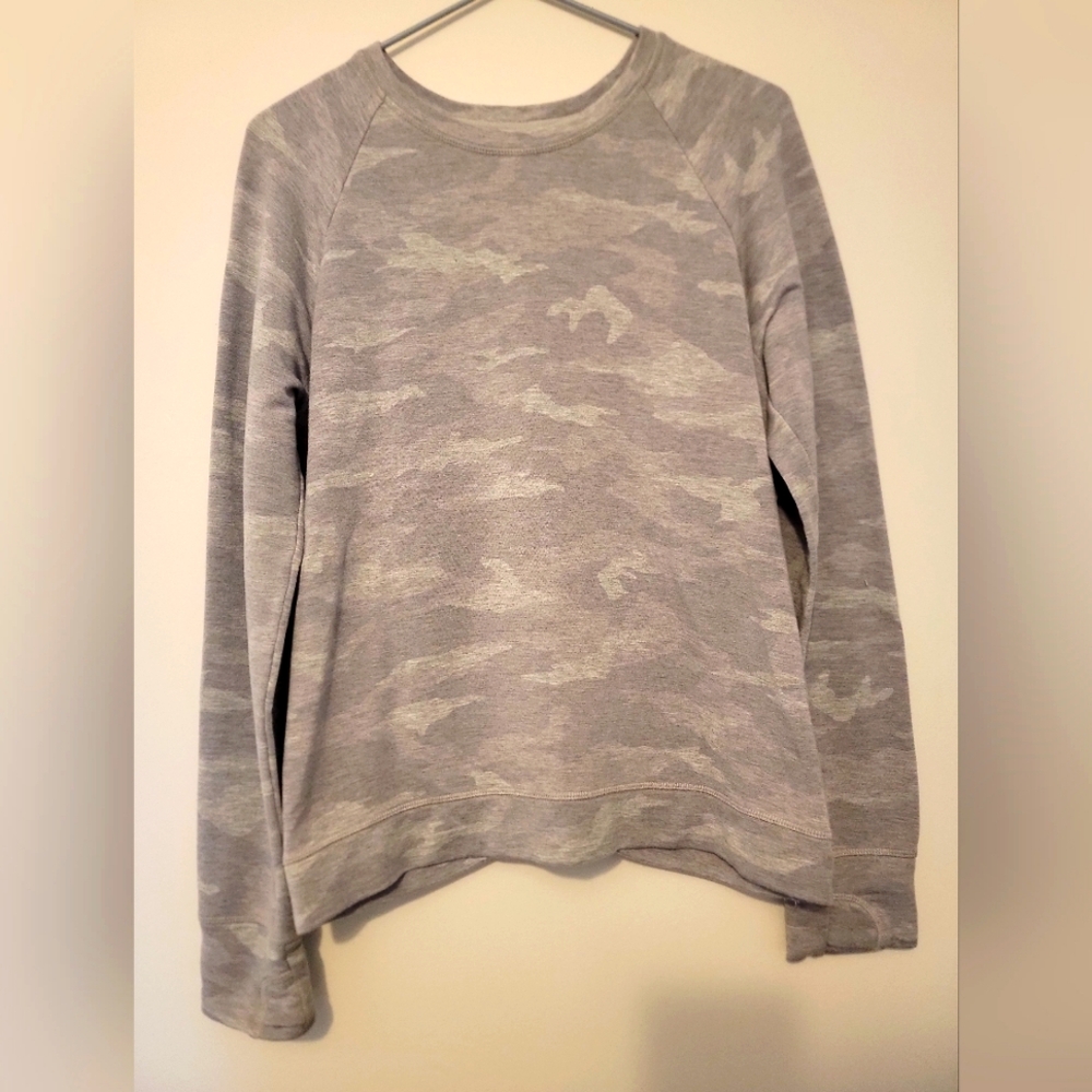 Athleta Girl Camo Crew neck sweatshirt, size XXL (16)